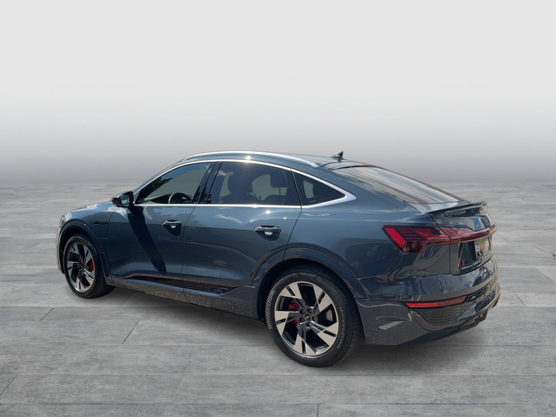 Audi Q8 50 e-tron quattro S line — photo 3