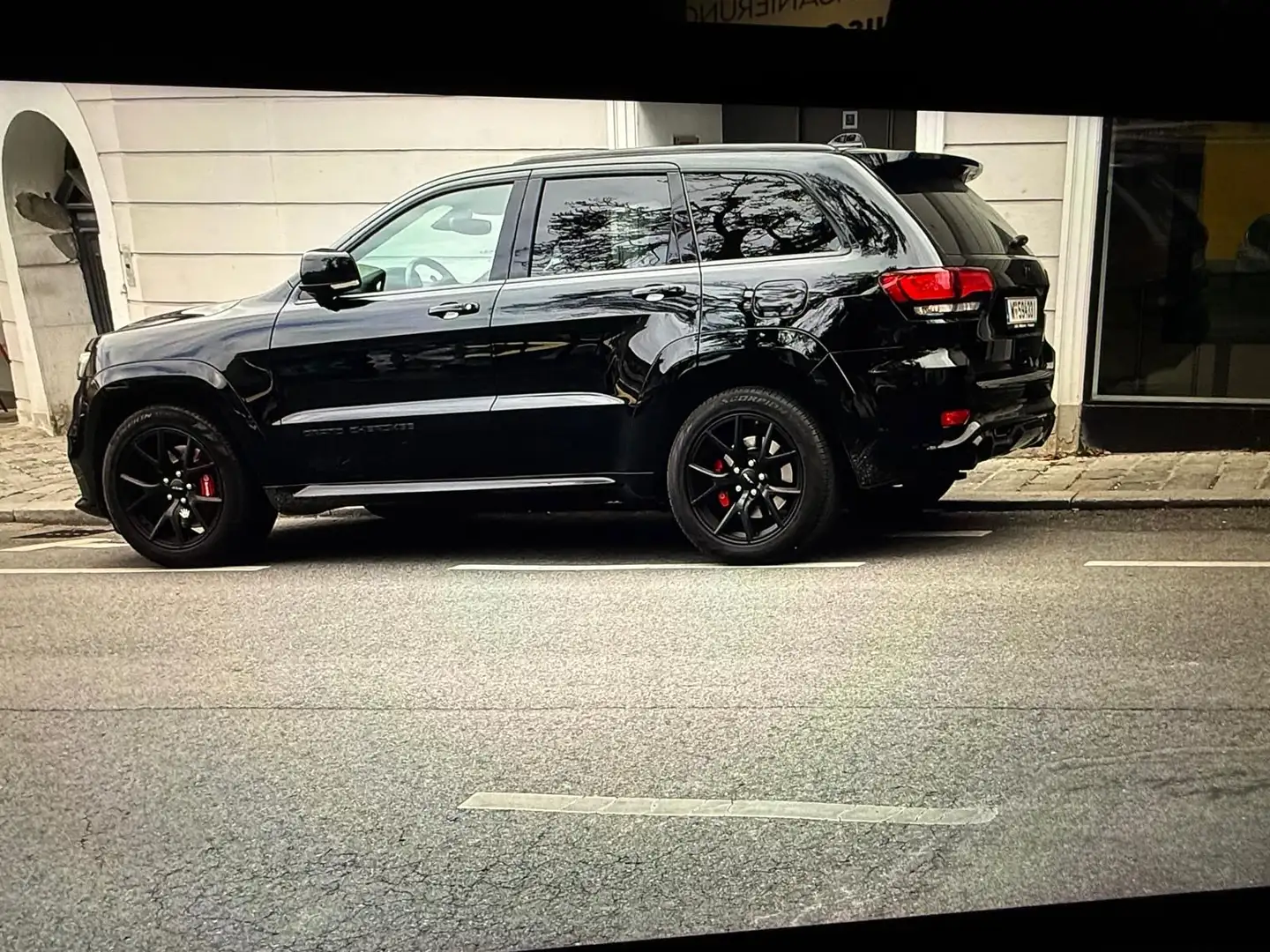 Jeep Grand Cherokee 6,4 V8 HEMI SRT Schwarz - 1