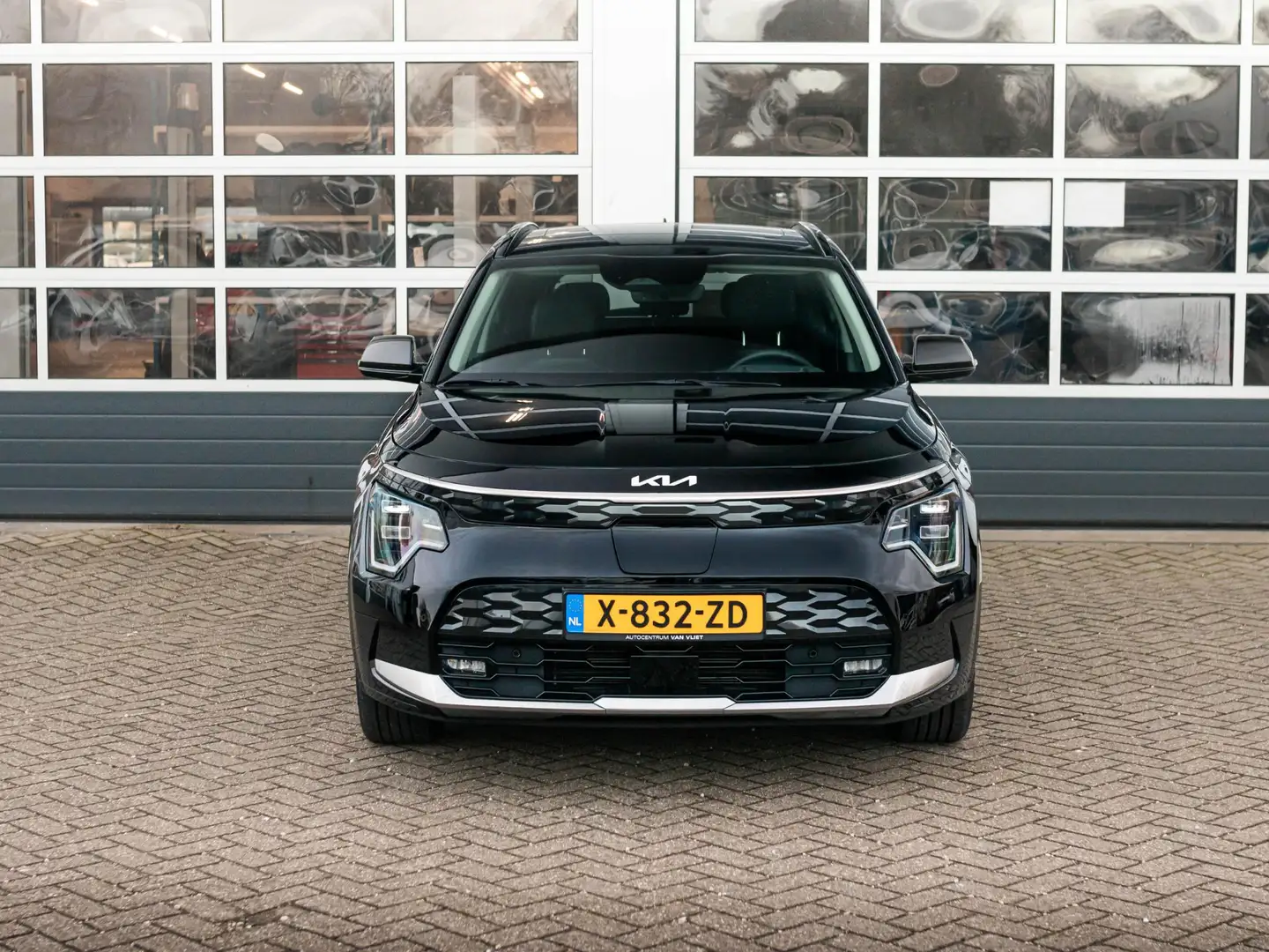 Kia e-Niro EV ExecutiveLine 64.8 kWh | Lederen bekleding l st Zwart - 2