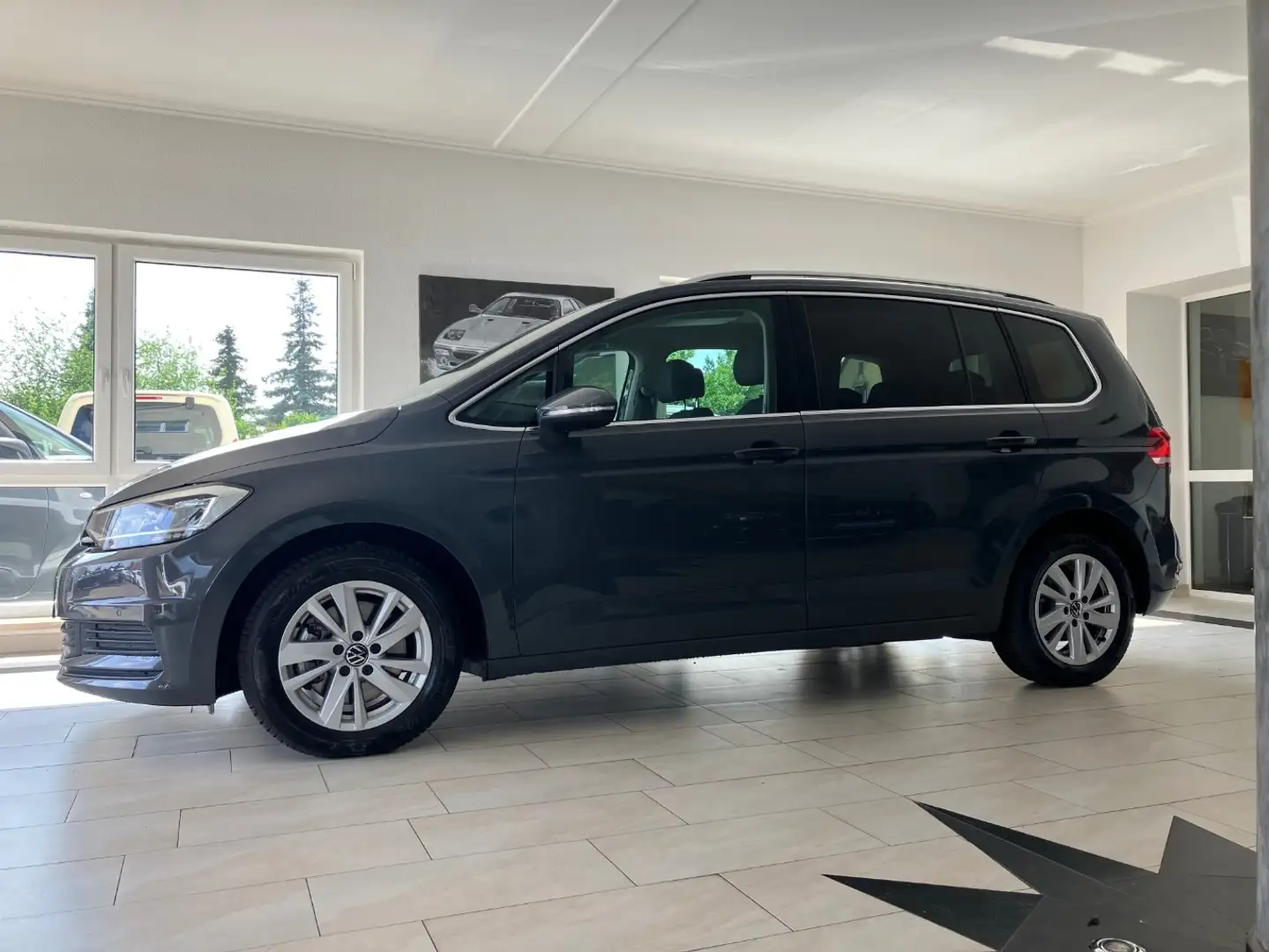 Volkswagen Touran 1.5 TSI Comfortl. DSG Kamera LED ACC DAB Grau - 2