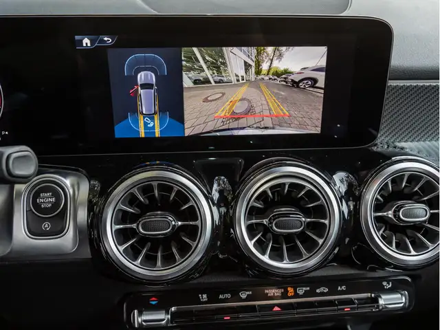 Mercedes-Benz GLB view 14
