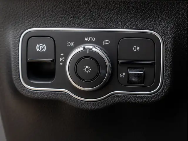 Mercedes-Benz GLB view 23