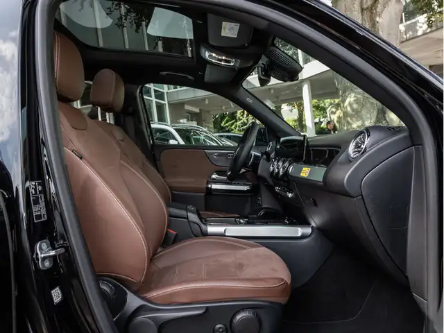 Mercedes-Benz GLB view 8