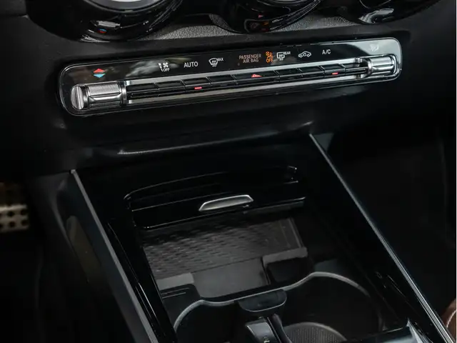 Mercedes-Benz GLB view 16