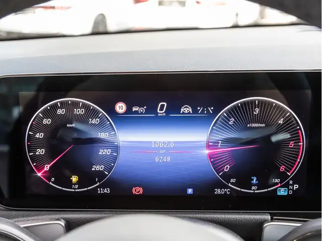 Mercedes-Benz GLB view 22