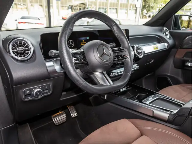 Mercedes-Benz GLB view 12