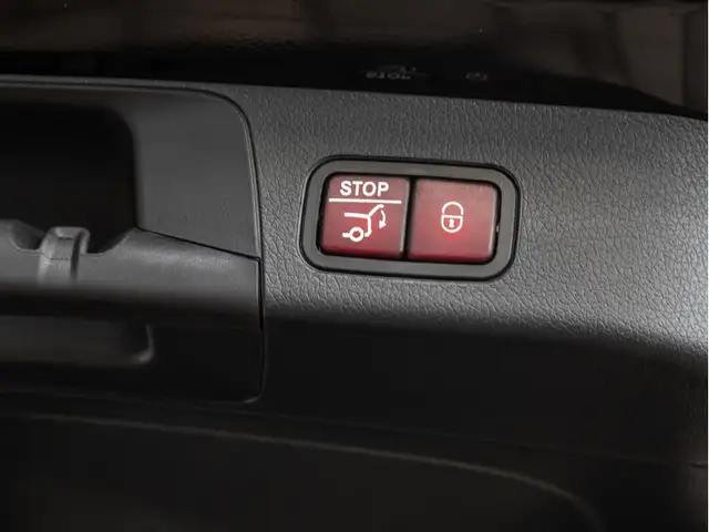 Mercedes-Benz GLB view 6