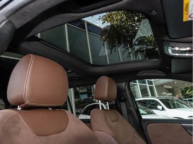 Mercedes-Benz GLB view 10