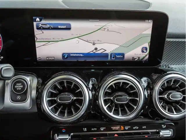Mercedes-Benz GLB view 13