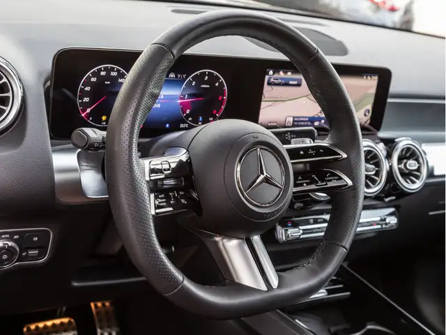 Mercedes-Benz GLB view 25