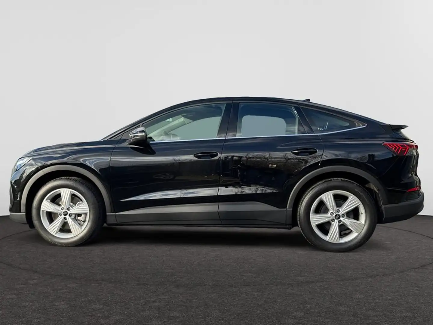 Audi Q4 e-tron ack e-tron Audi Q4 Sportback Attraction 45 e-tron  210,00 kW Noir - 2