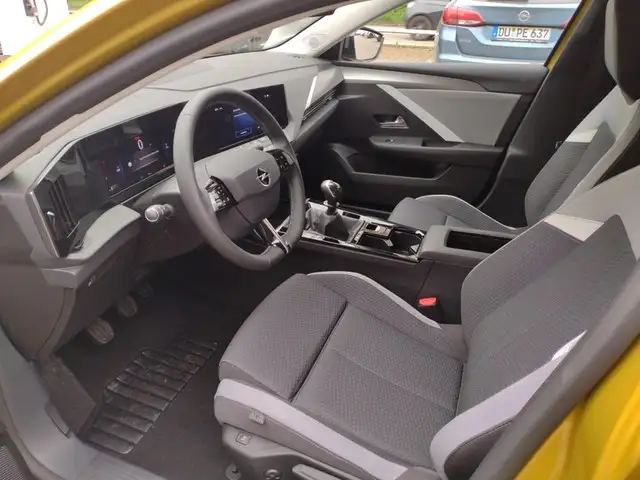 Opel Astra view 8