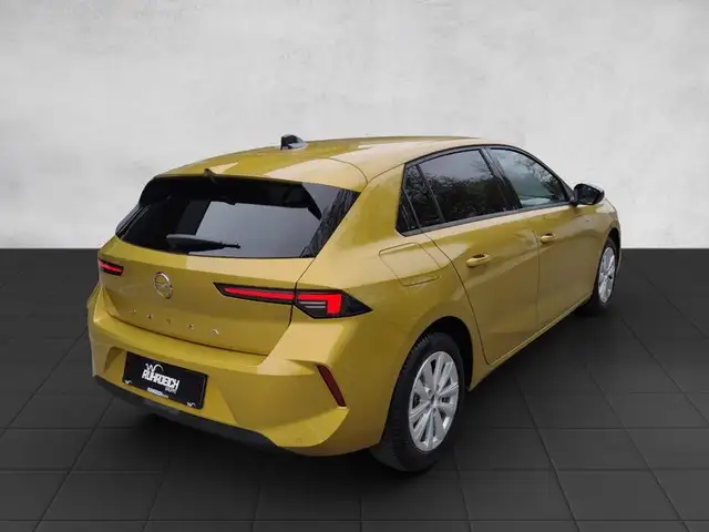 Opel Astra view 5