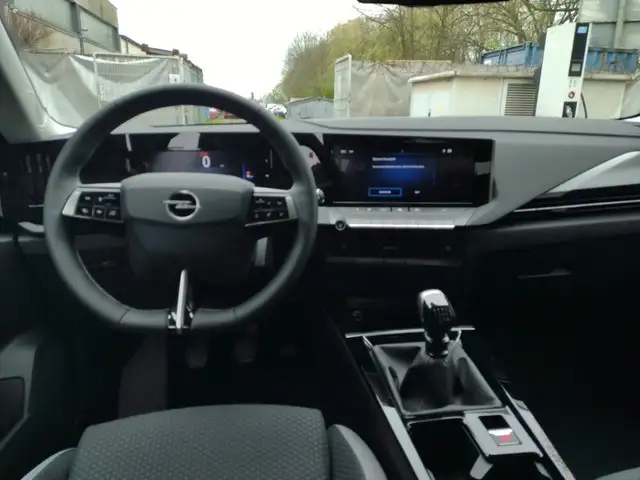 Opel Astra view 10