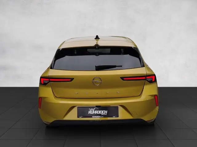 Opel Astra view 4