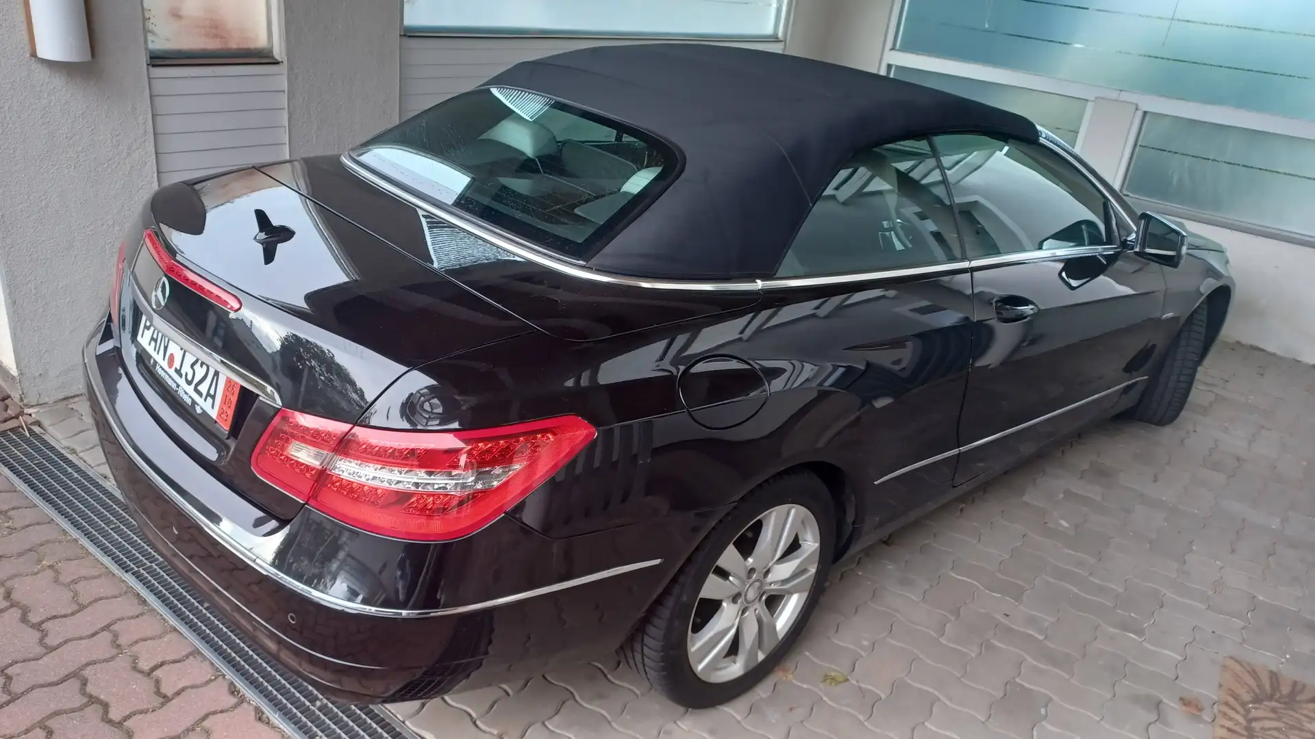 Mercedes-Benz E 220 E 220 BlueEfficiency CDI Aut. Schwarz - 2
