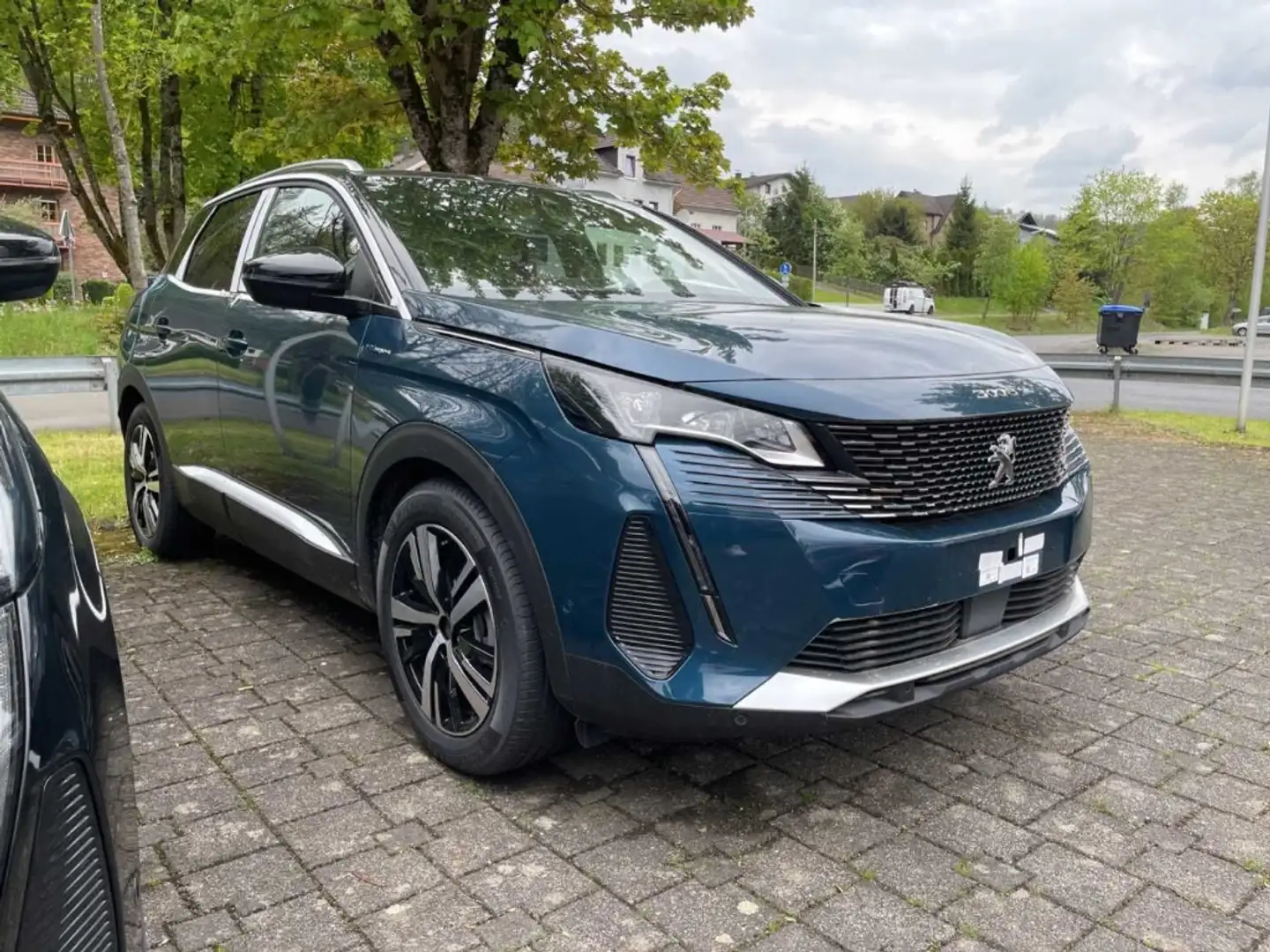 Peugeot 3008 GT Hybrid4 300 e-EAT8 NAVI ACC SITZHEIZUNG Blau - 2