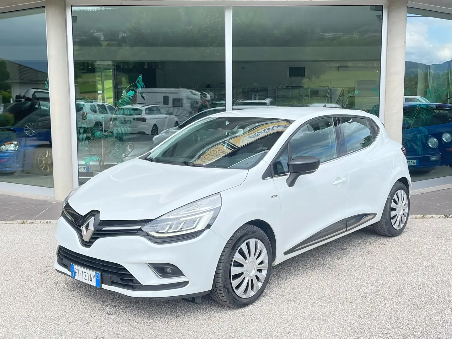 Renault Clio 1.5 dci Moschino Intens 90cv Blanc - 1