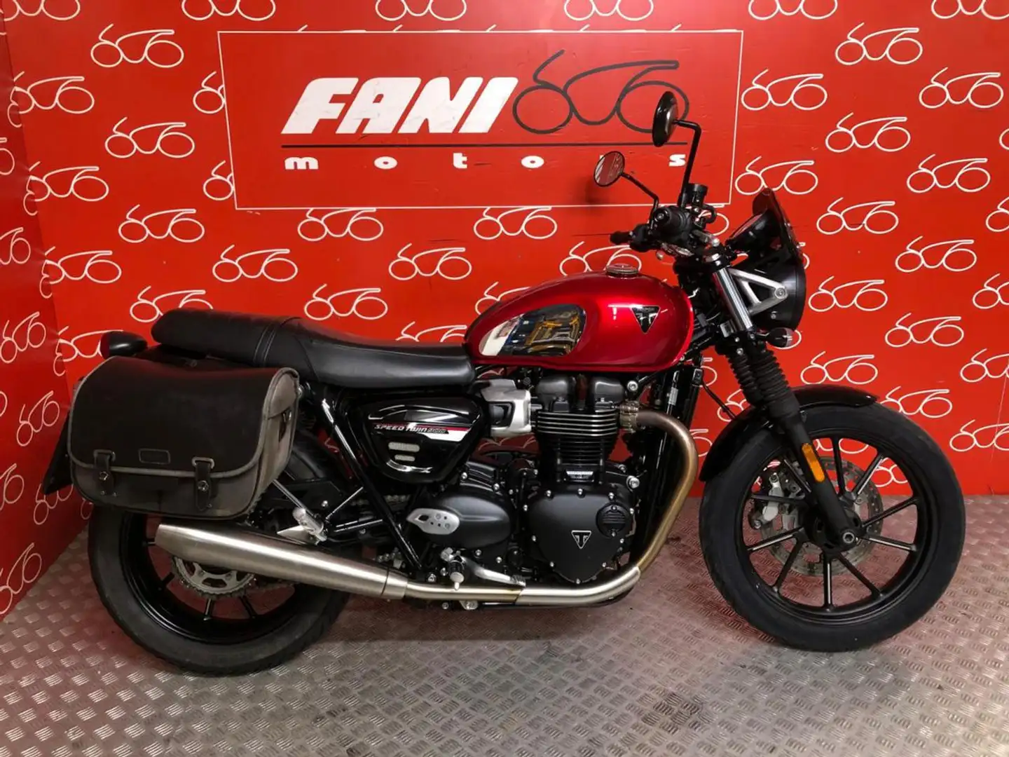 Triumph Speed Twin . Roşu - 1