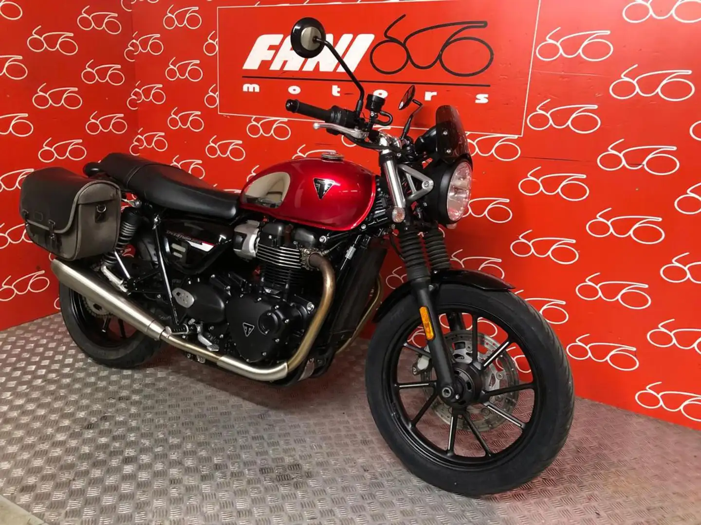 Triumph Speed Twin . Roşu - 2