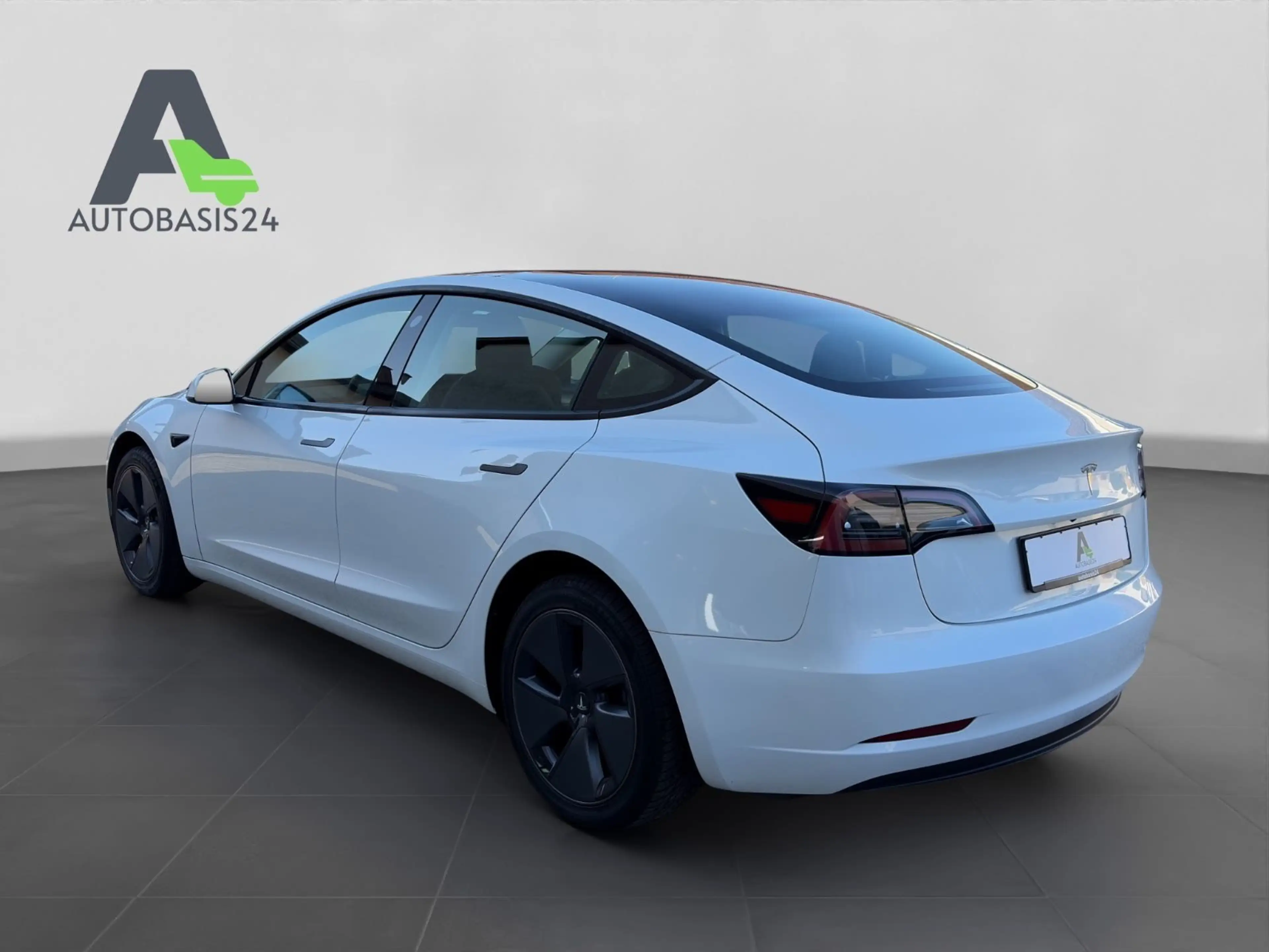 Tesla Model 3 RWD Standard Range Plus *1.Hand* — photo 3