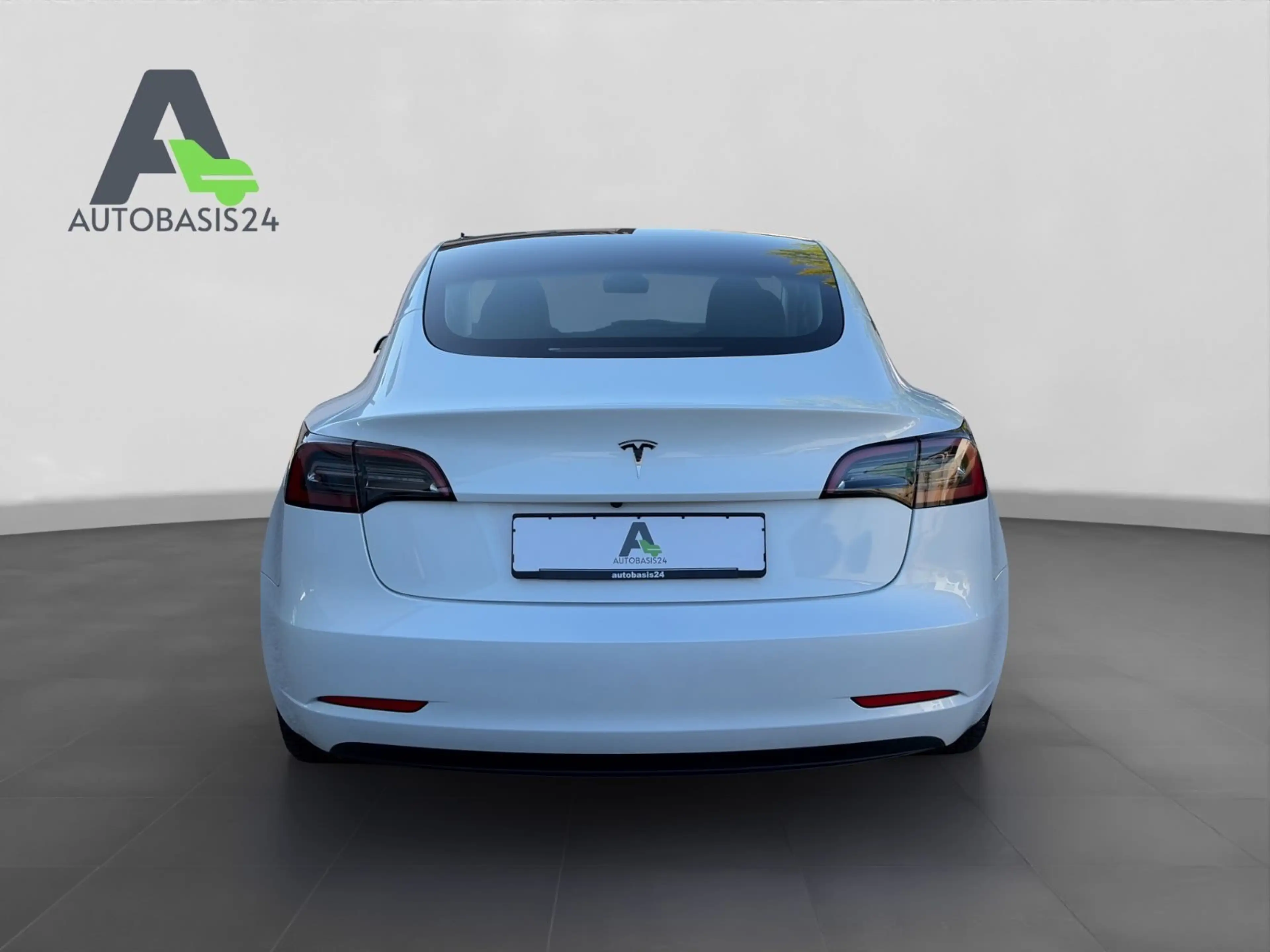 Tesla Model 3 RWD Standard Range Plus *1.Hand* — photo 4