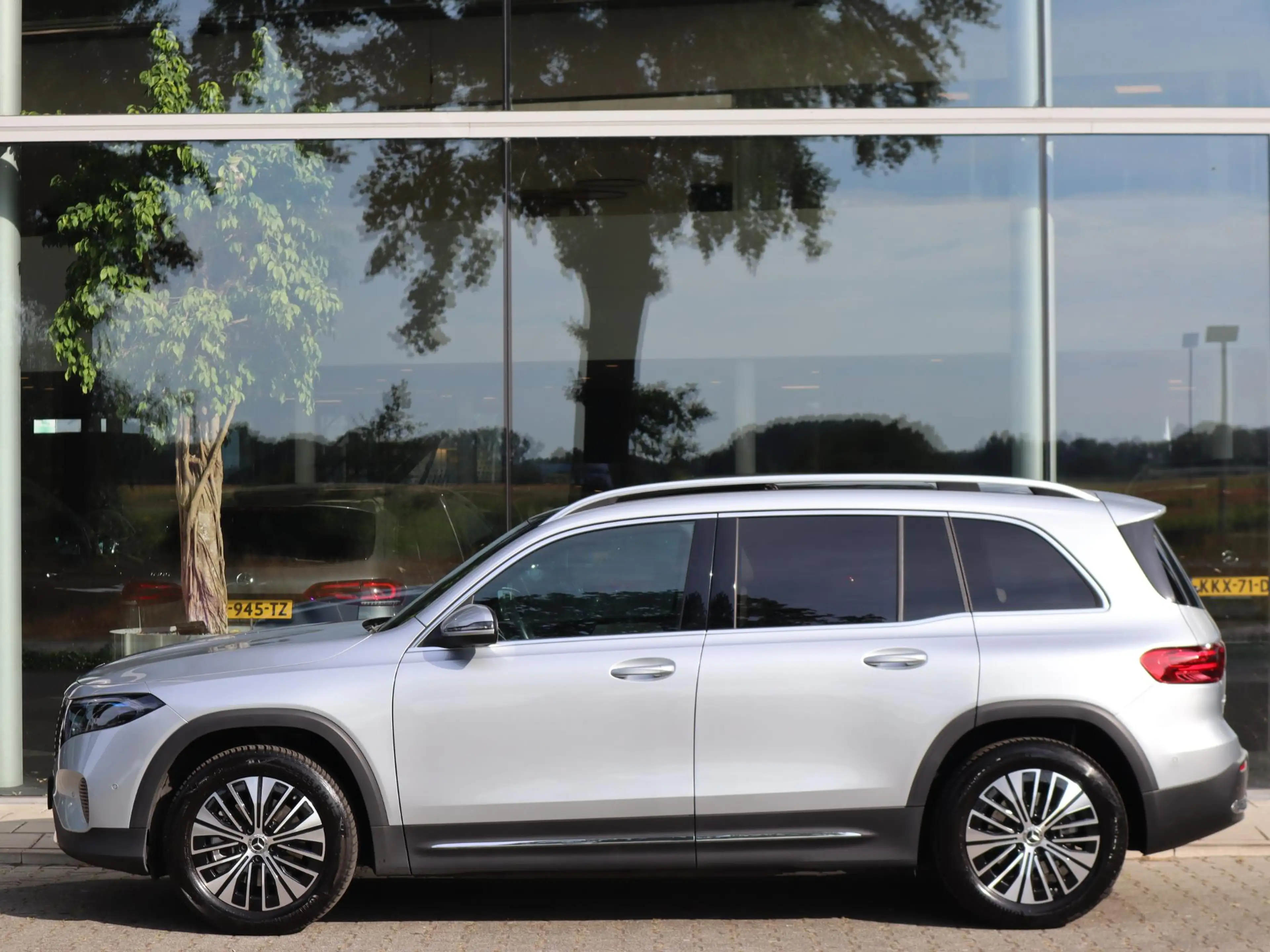 Mercedes-Benz EQB 250 250+ Business Solution 71 kWh — photo 4