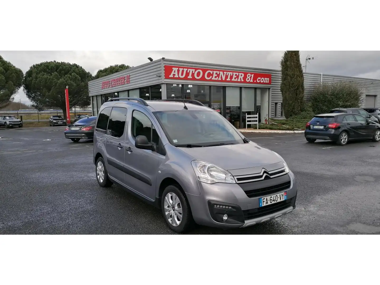 Citroen Berlingo 1.6 BlueHDi 100 XTR + ATTELAGE+CAMERA+GPS Gris - 1