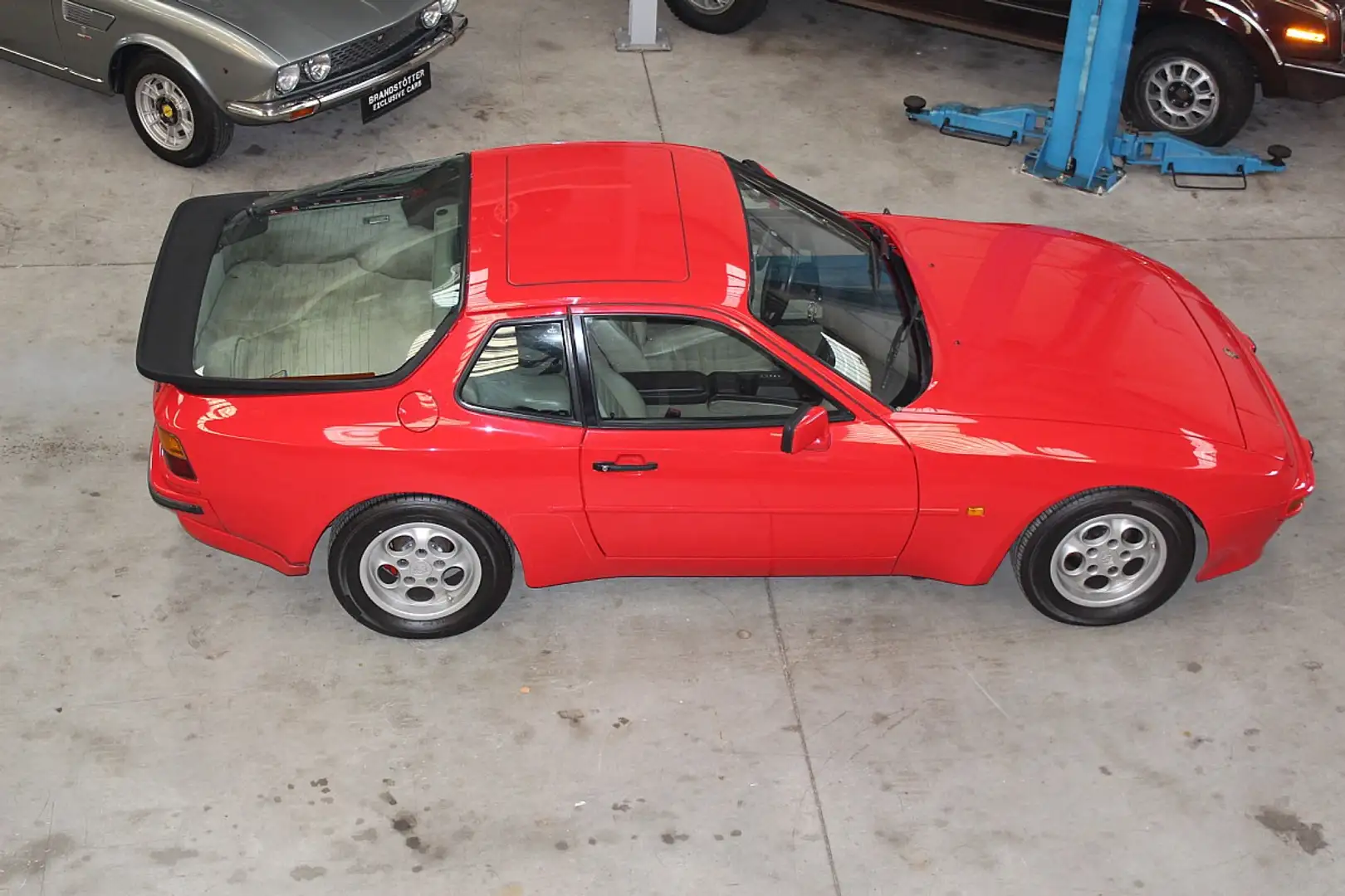 Porsche 944 Rot - 2