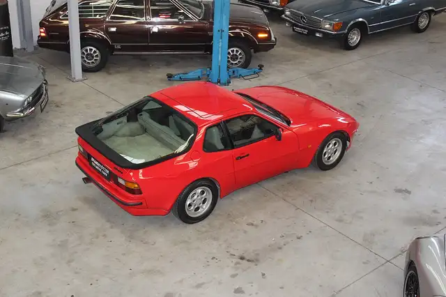 Porsche 944