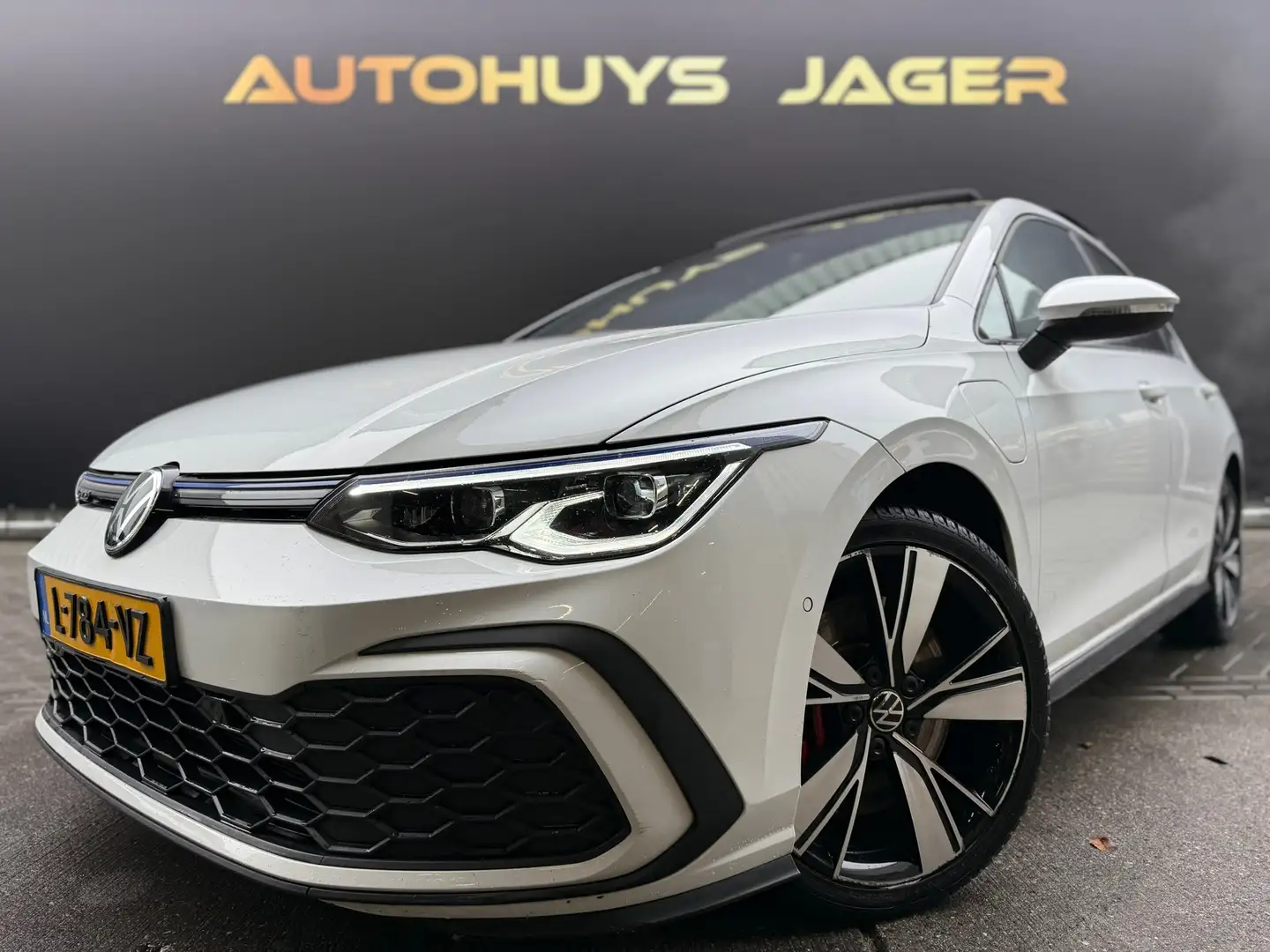 Volkswagen Golf GTE 1.4 eHybrid PANO / HEAD UP / VOL Wit - 1