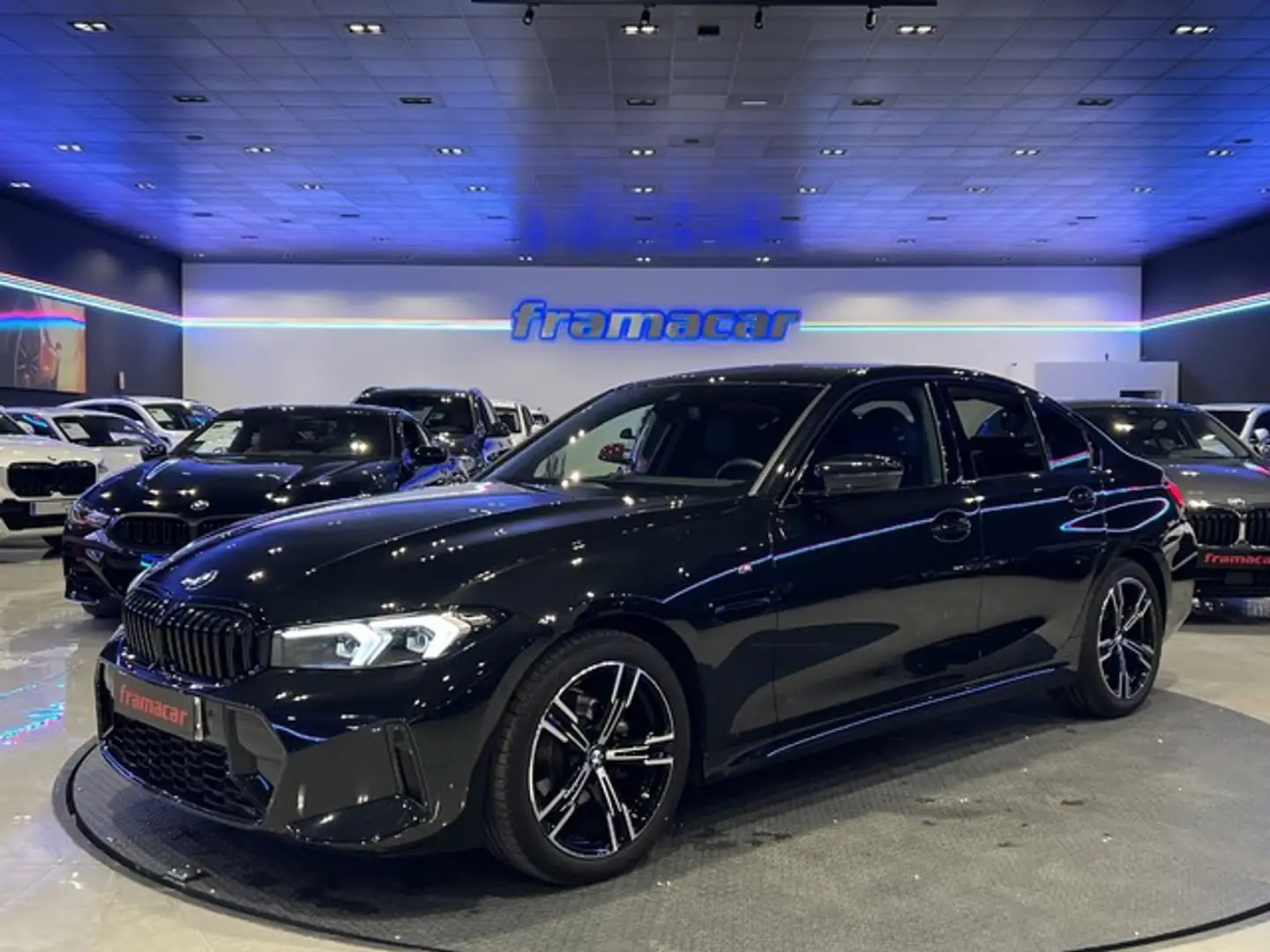 BMW 318 318dA Noir - 1