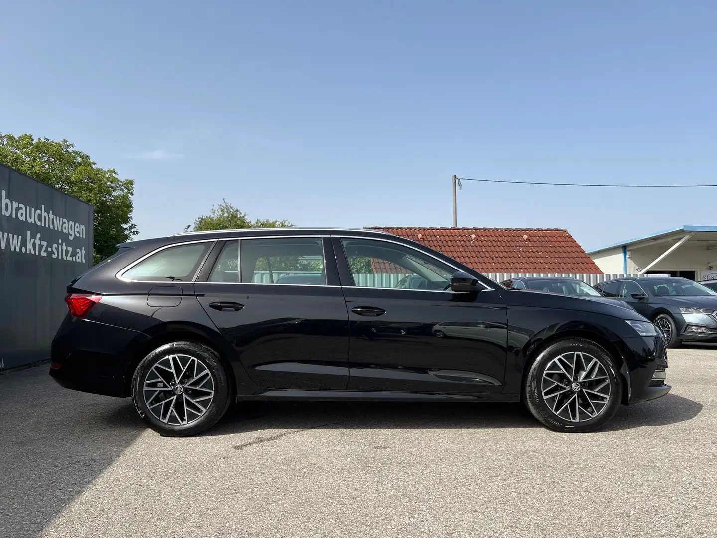 Skoda Octavia Combi 2,0 TDI Style DSG | NP: €46.200 Schwarz - 2