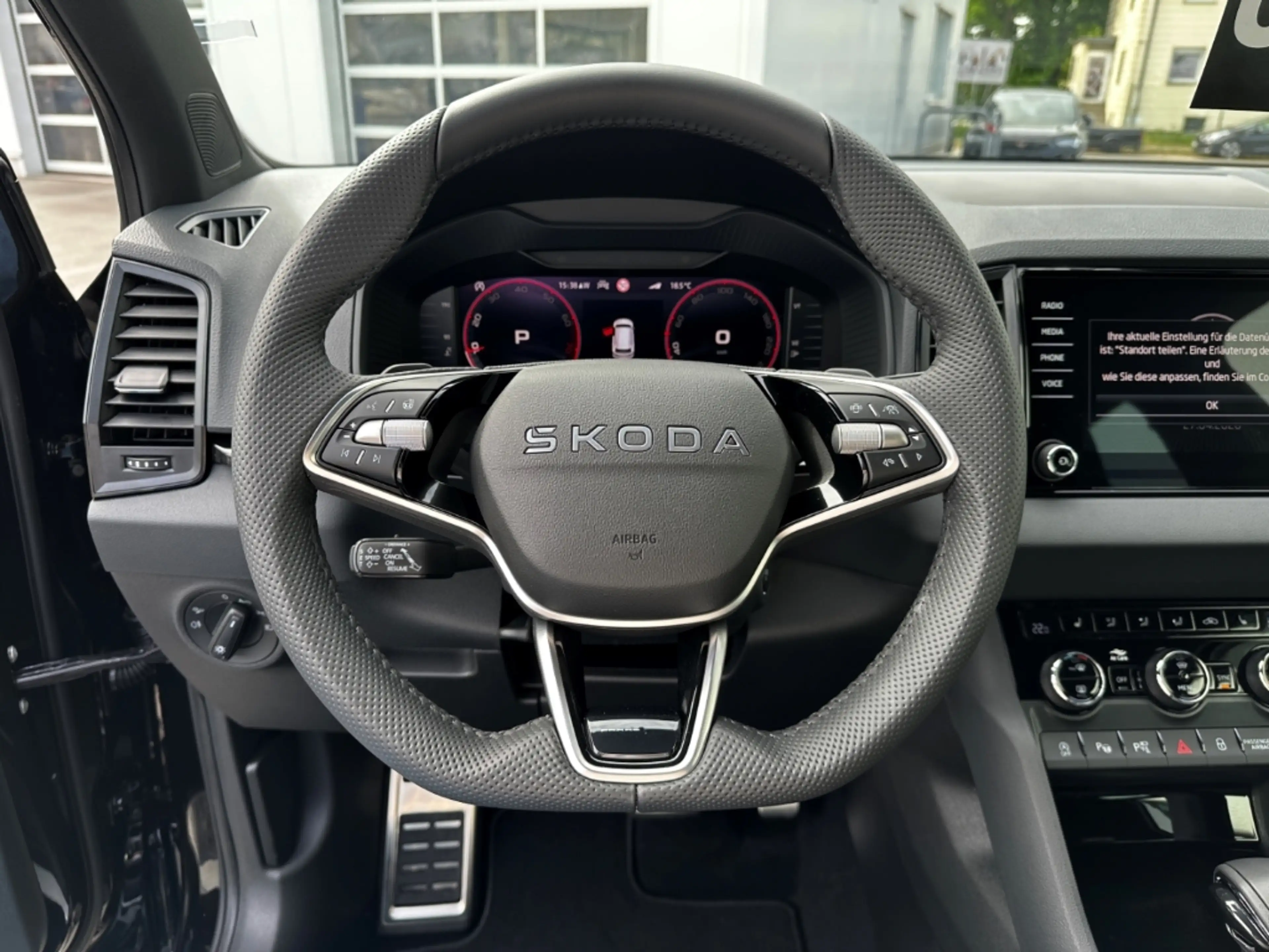 Skoda Karoq 1.5 TSI DSG Sportline 360° ACC Canton Shz LED PDC — photo 9