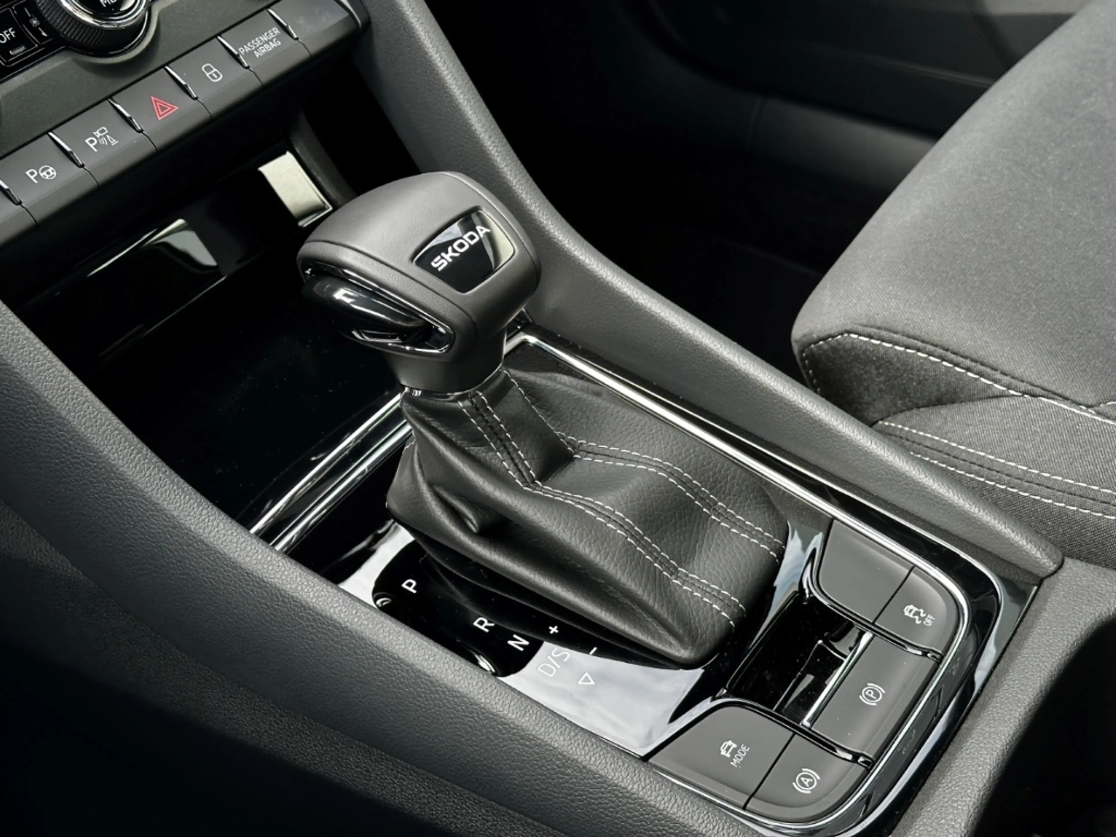 Skoda Karoq 1.5 TSI DSG Sportline 360° ACC Canton Shz LED PDC — photo 15