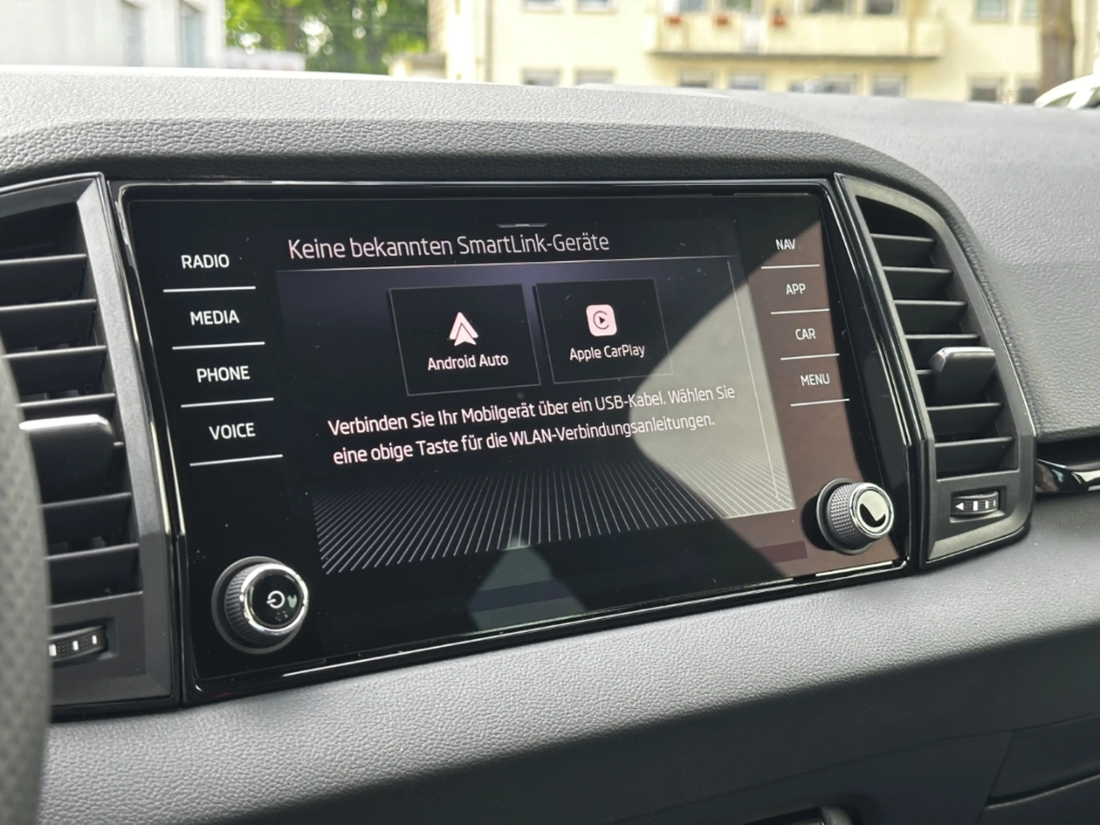Skoda Karoq 1.5 TSI DSG Sportline 360° ACC Canton Shz LED PDC — photo 12