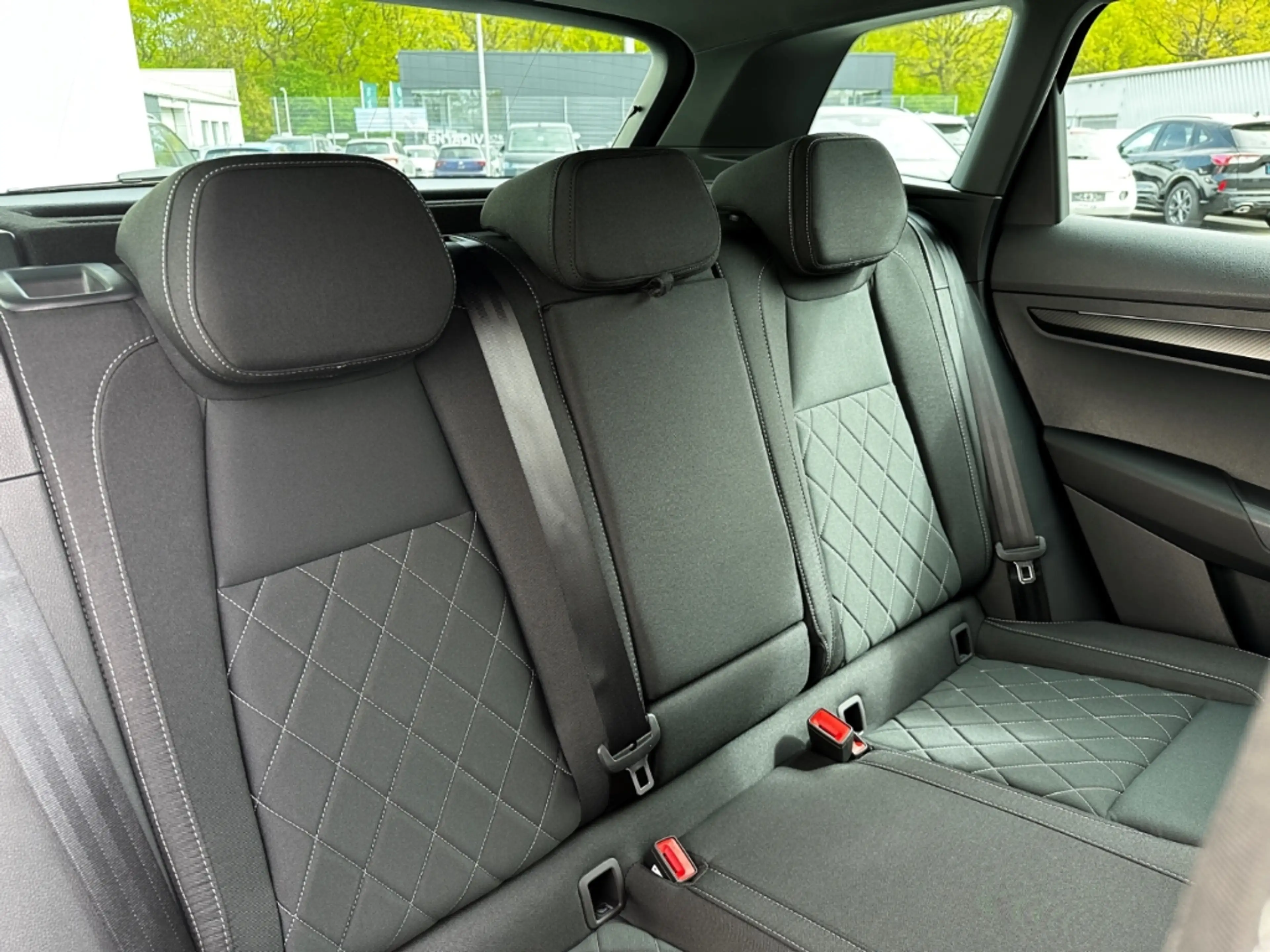 Skoda Karoq 1.5 TSI DSG Sportline 360° ACC Canton Shz LED PDC — photo 7