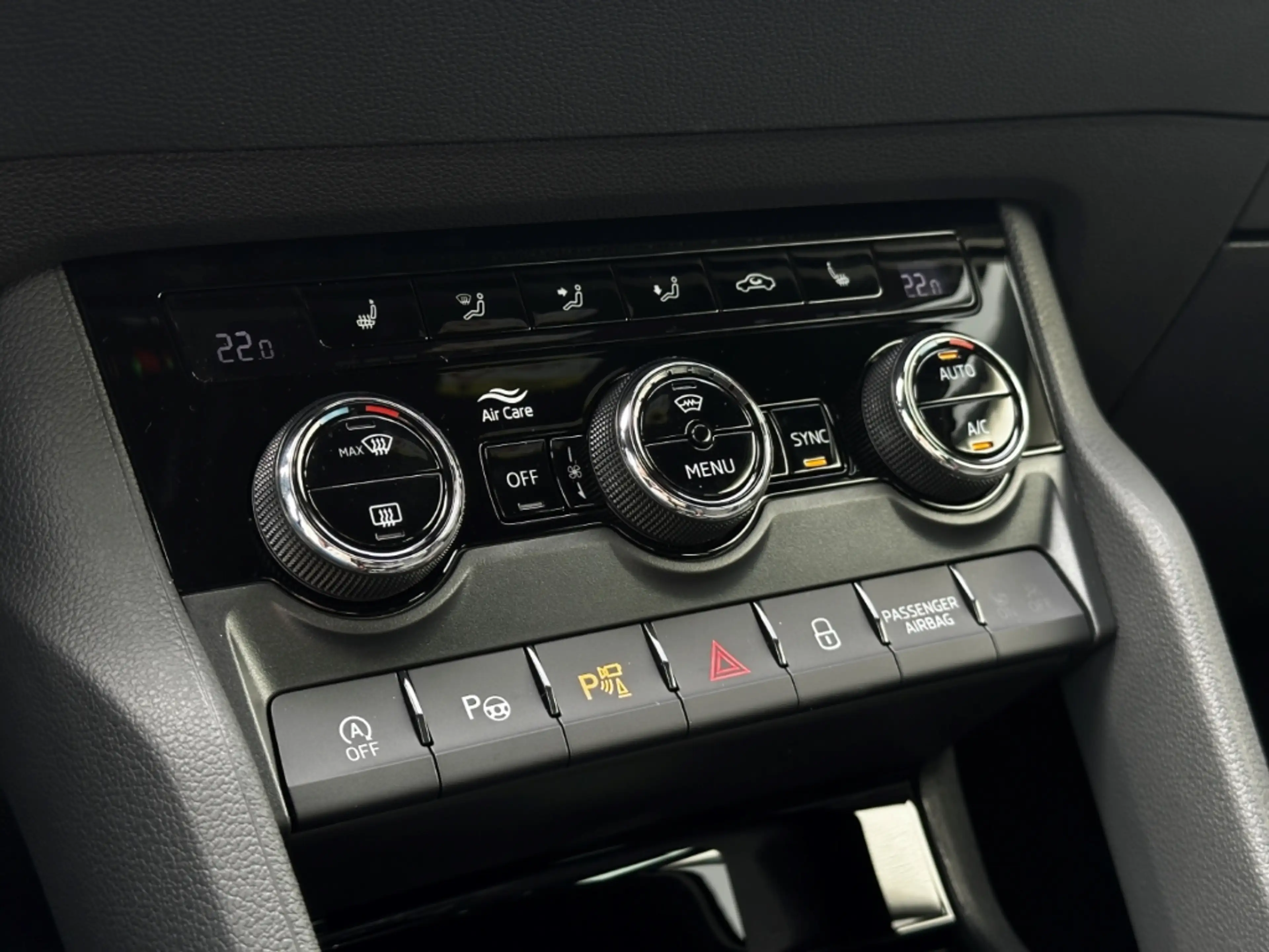 Skoda Karoq 1.5 TSI DSG Sportline 360° ACC Canton Shz LED PDC — photo 14