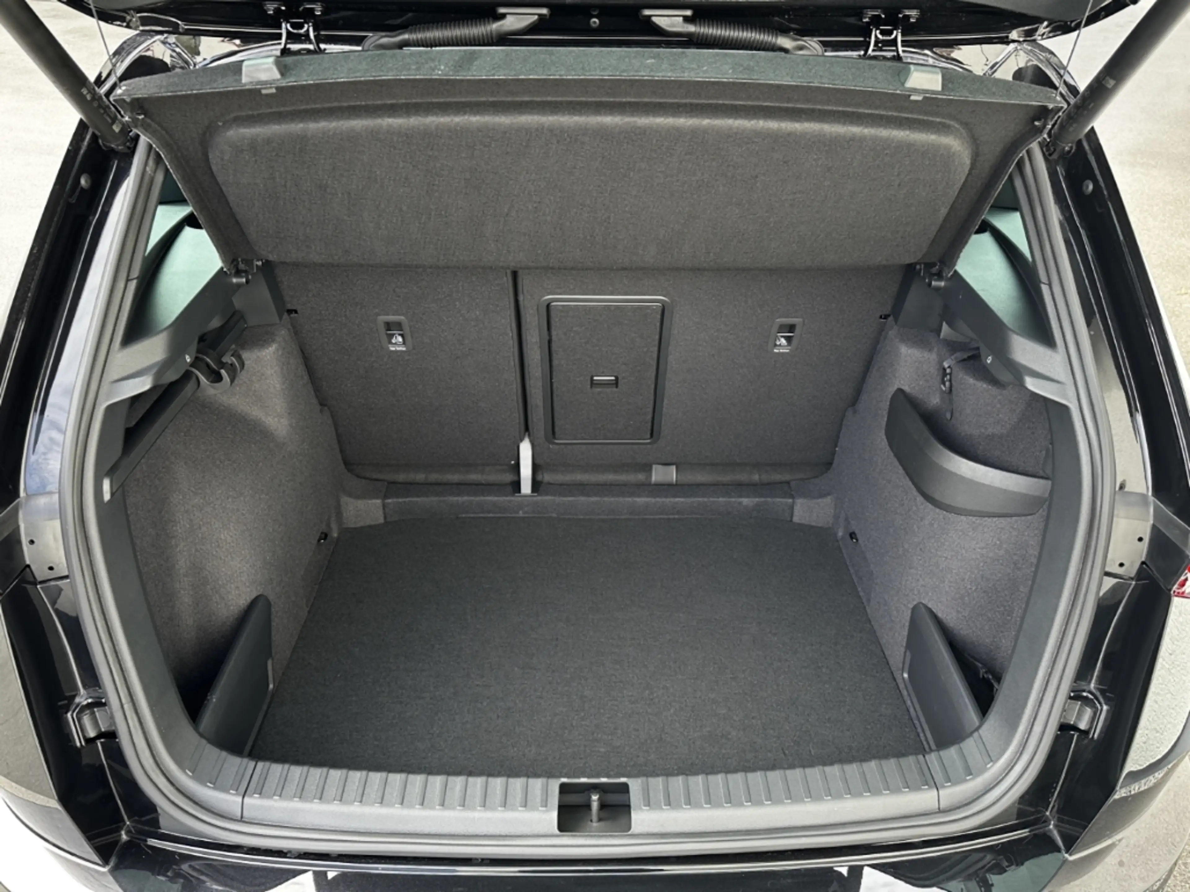 Skoda Karoq 1.5 TSI DSG Sportline 360° ACC Canton Shz LED PDC — photo 8