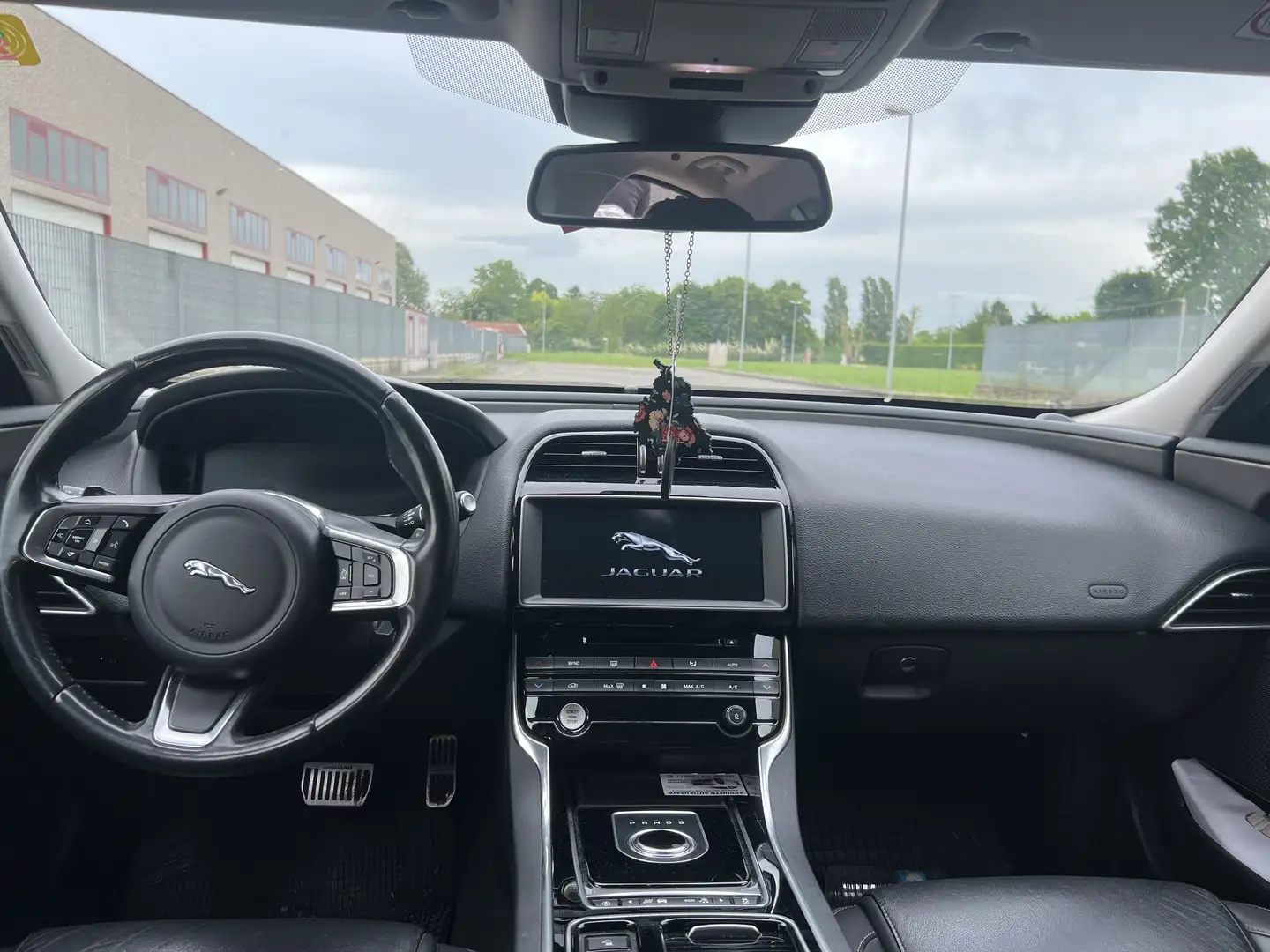 Jaguar XE 2.0d i4 HSE 180cv auto - 2
