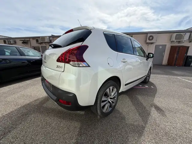 Peugeot 3008 view 5