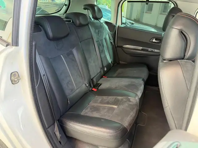 Peugeot 3008 view 13