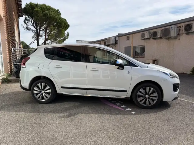 Peugeot 3008 view 4