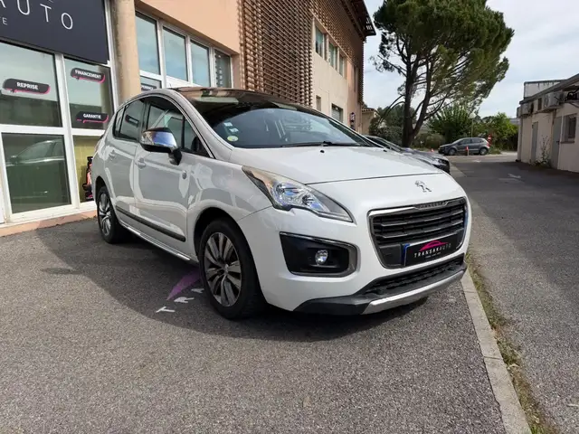 Peugeot 3008 view 3