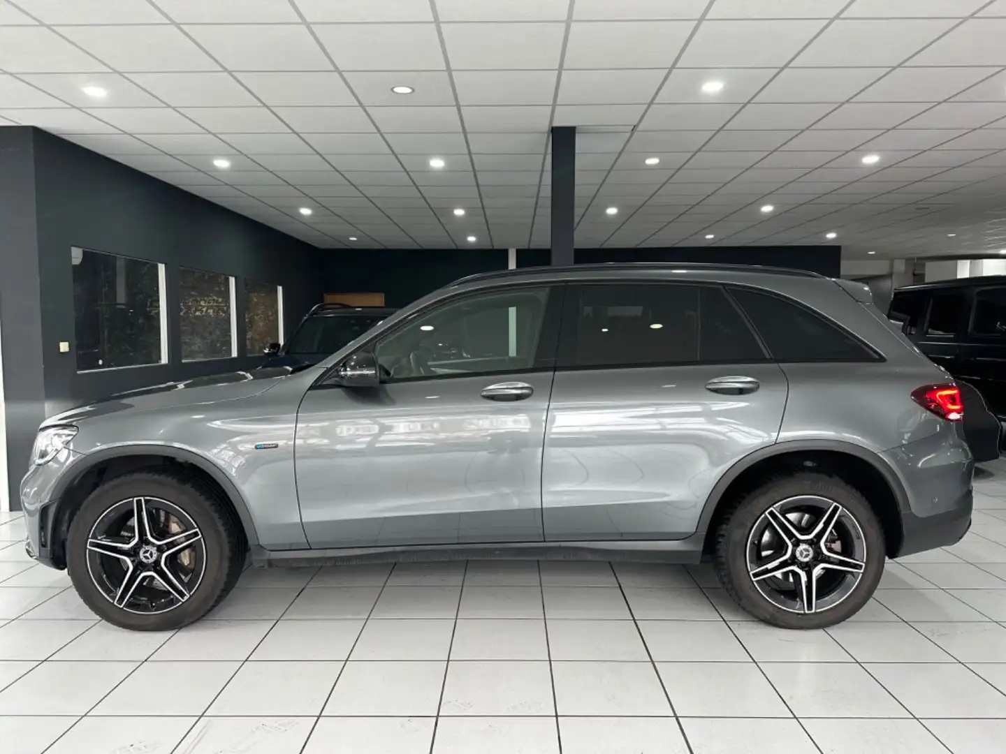 Mercedes-Benz GLC 300 de 4Matic*AMG-LINE*PANO*KAMERA*NIGHT*LED Gris - 2