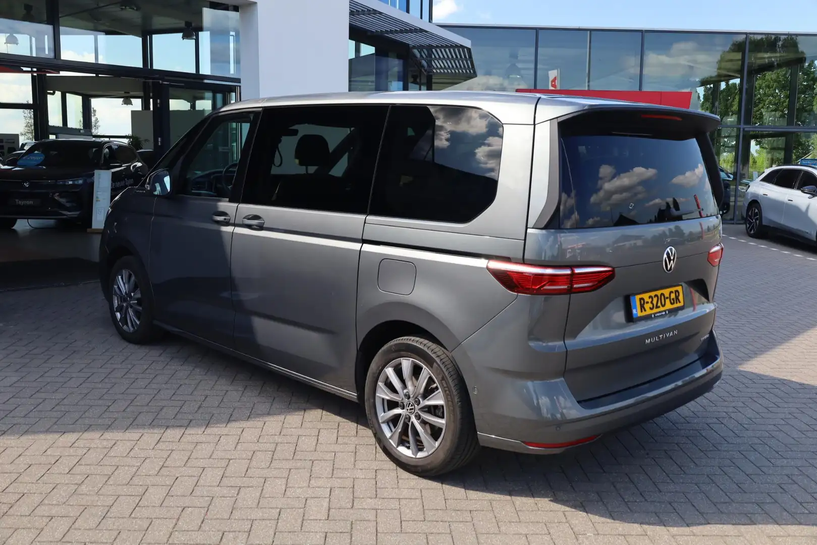 Volkswagen T7 Multivan 1.4 eHybrid L1H1 Style 7p, 7 zits, Panoramadak, Ad Grijs - 2