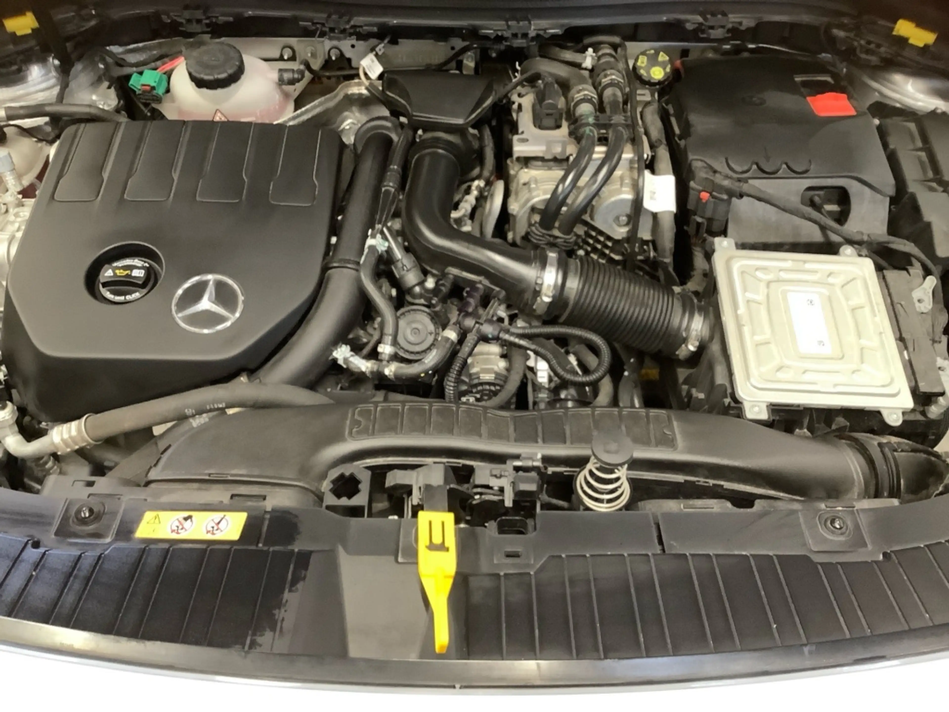 Mercedes-Benz GLA 250 e MBUX+Mbeam+CarPlay+KAMERA+AHK+NAVI+AUT — photo 5