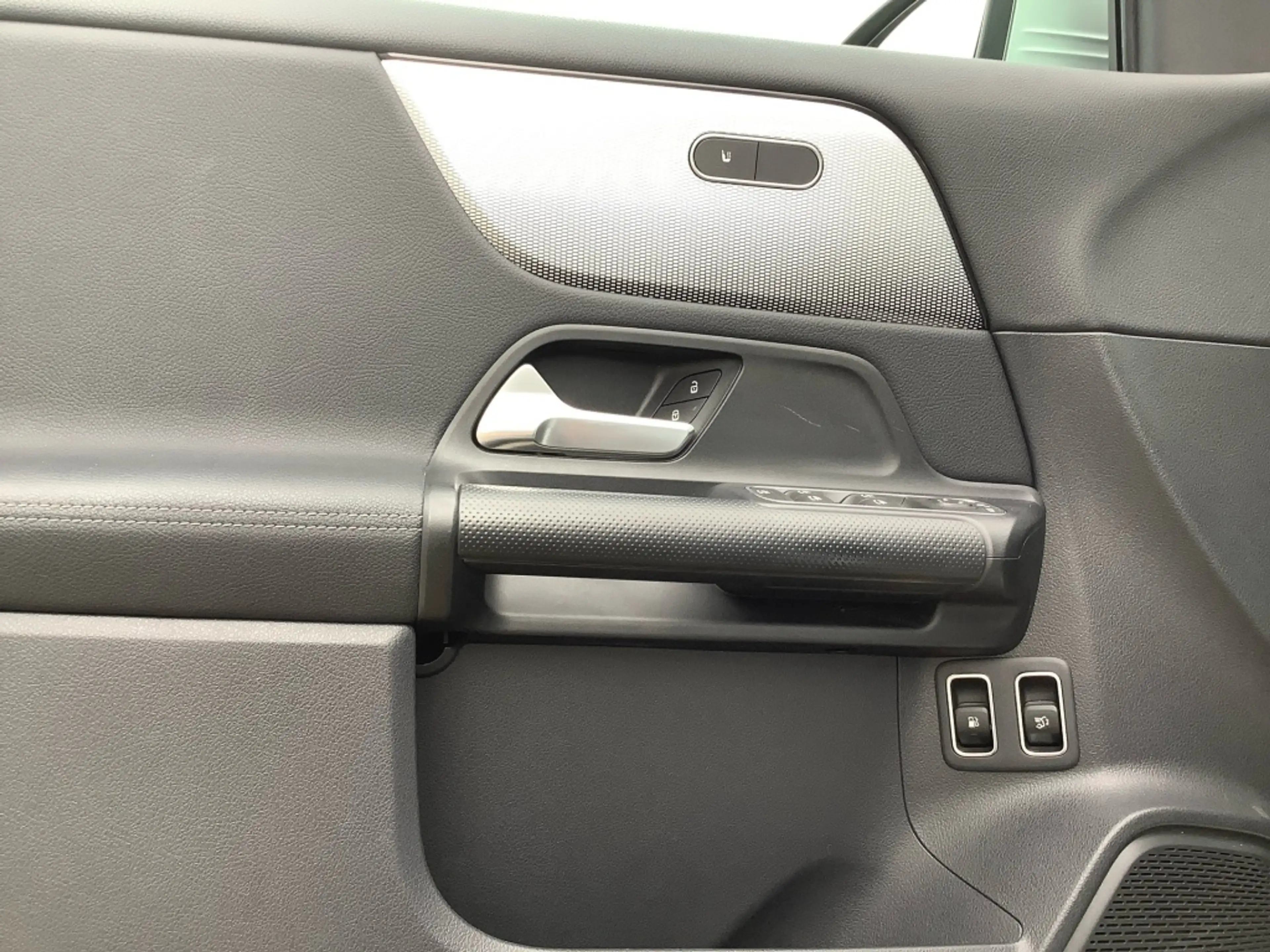 Mercedes-Benz GLA 250 e MBUX+Mbeam+CarPlay+KAMERA+AHK+NAVI+AUT — photo 6