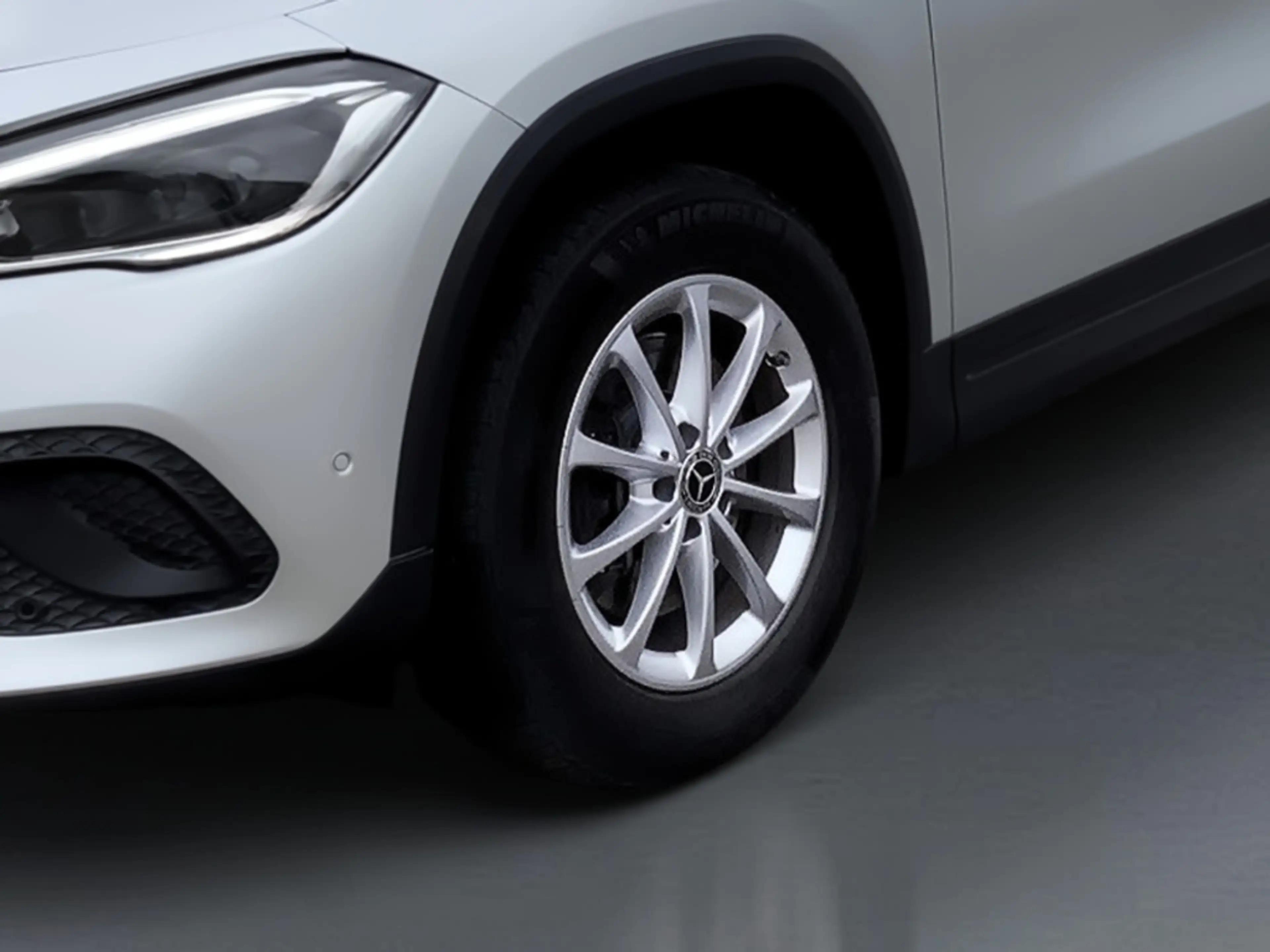 Mercedes-Benz GLA 250 e MBUX+Mbeam+CarPlay+KAMERA+AHK+NAVI+AUT — photo 4