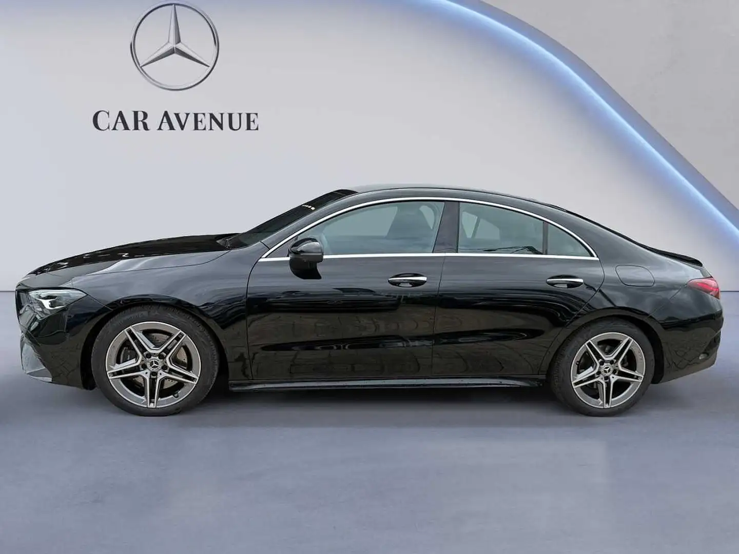 Mercedes-Benz CLA 200 d Coupé AMG Line Zwart - 2